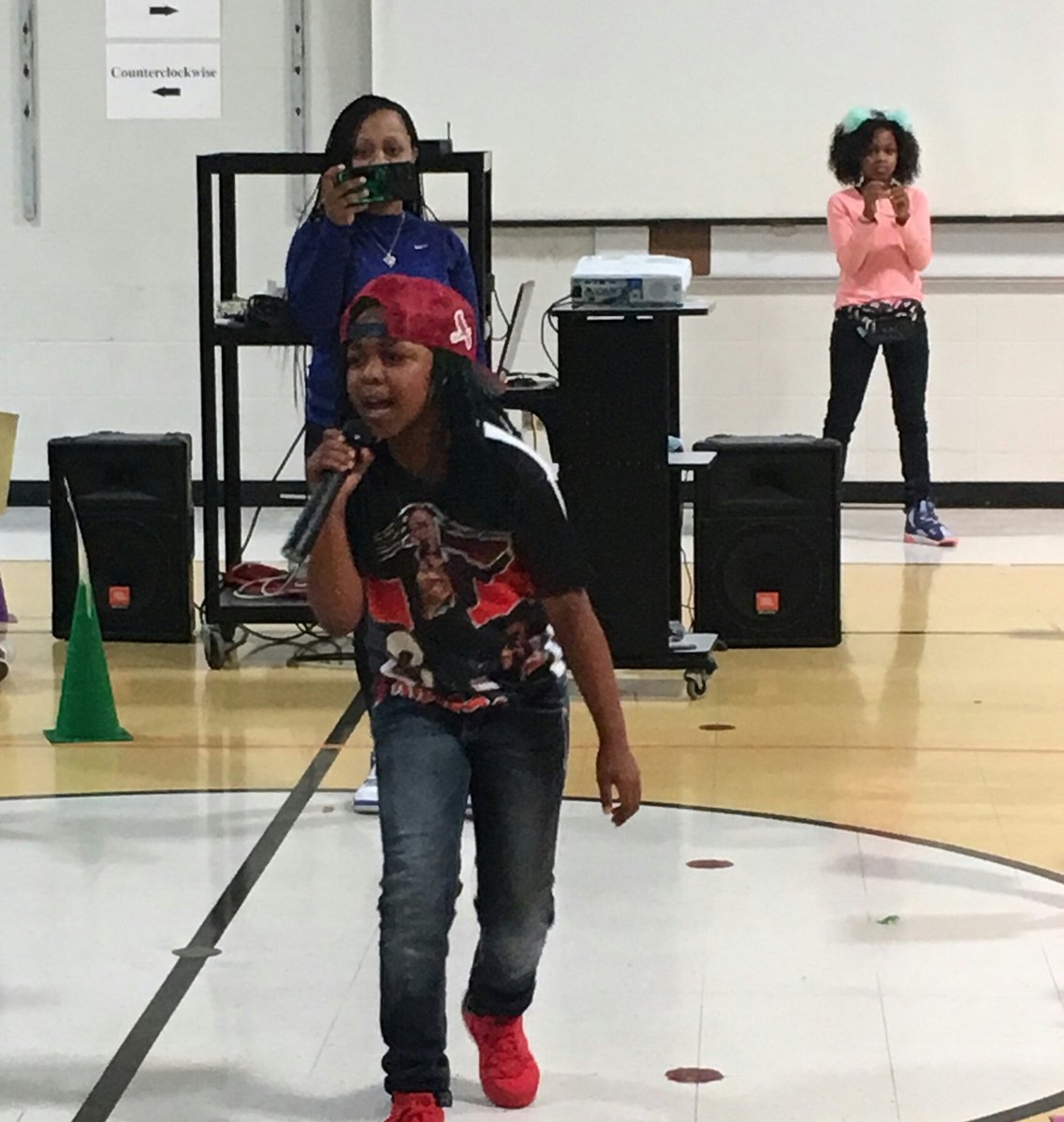 mprather007's tweet photo. Jury Elementary have a surprise performance by Kidgoalss during MAP pep rally. https://t.co/c58MSXseXQ