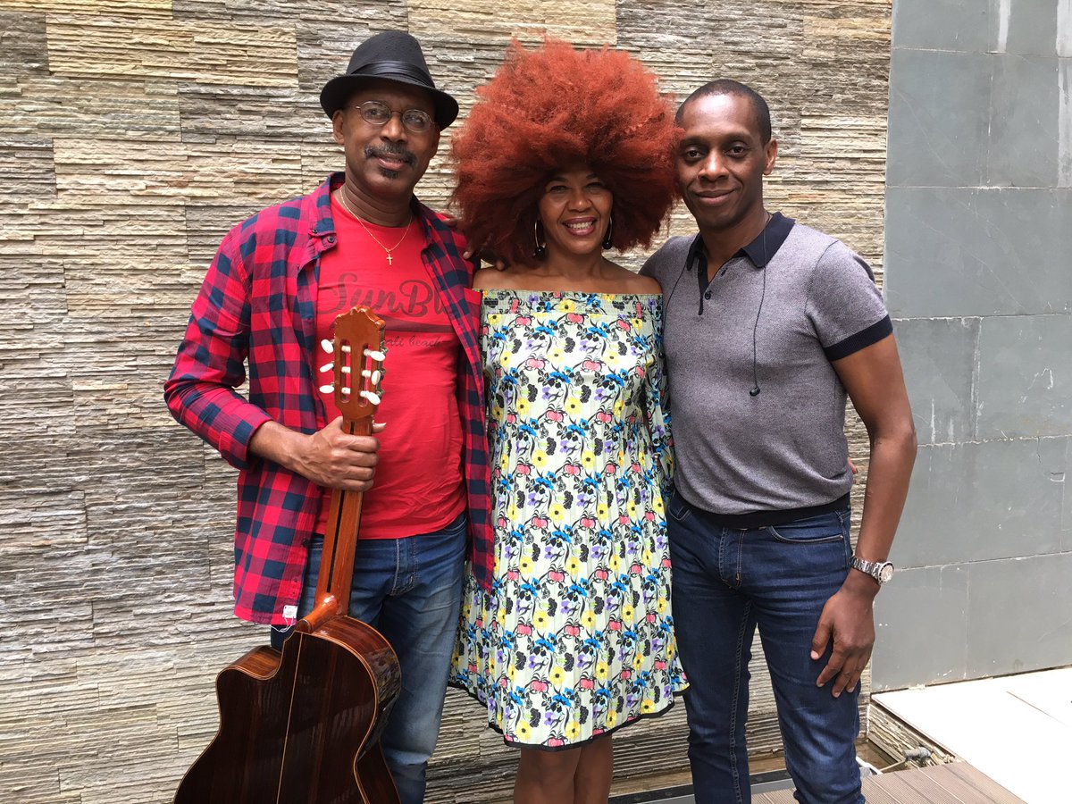 Podcast sur musique.rfi.fr 
<a href="/AwaLy/">Awa Ly</a> <a href="/pamelabadjogo/">Pamela Badjogo</a> <a href="/Fantcha/">Fantcha Mendes</a> sur <a href="/RFI/">RFI</a> <a href="/AtlanticMusExpo/">Atlantic Music Expo</a> <a href="/Claudy_Siar/">Claudy Siar</a>