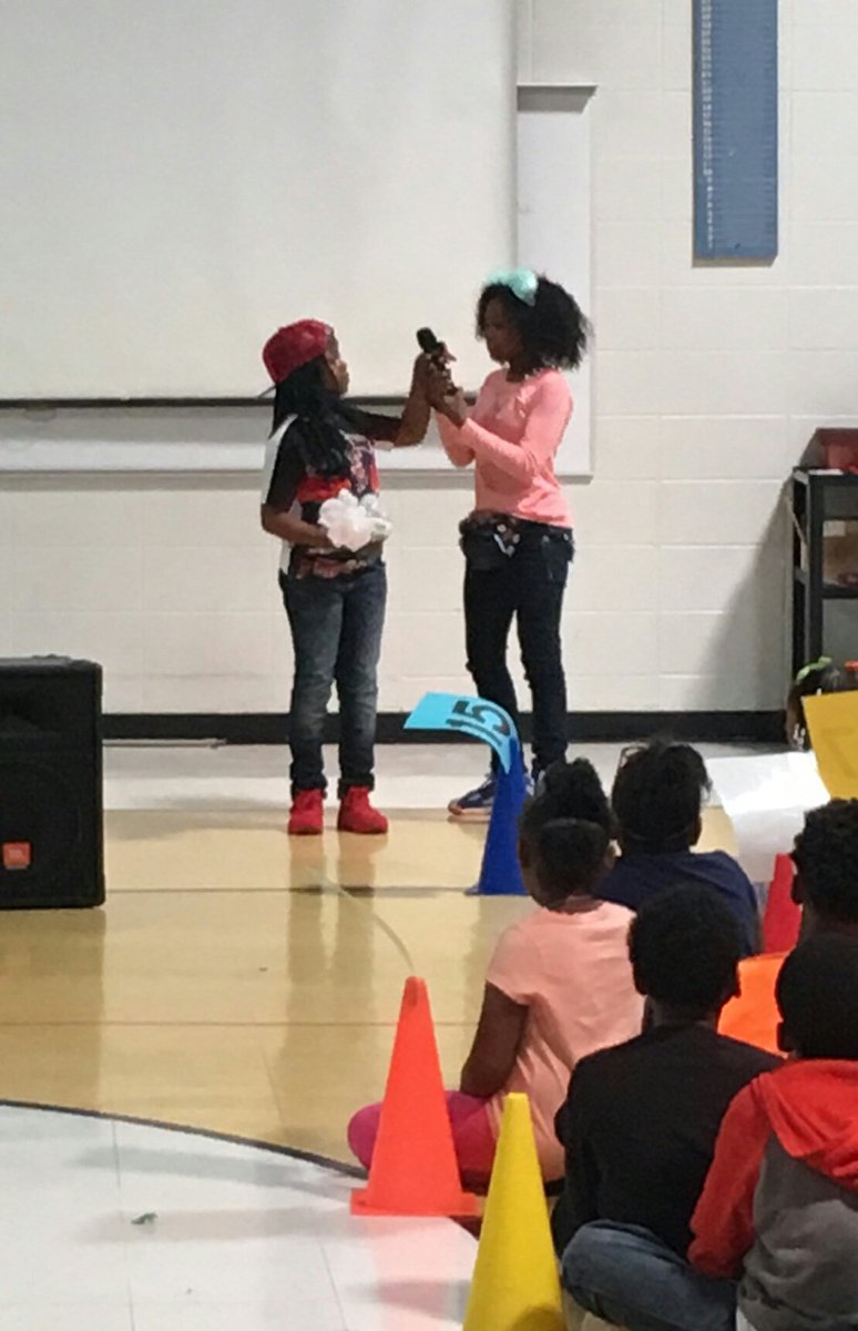 mprather007's tweet photo. Jury Elementary have a surprise performance by Kidgoalss during MAP pep rally. https://t.co/c58MSXseXQ