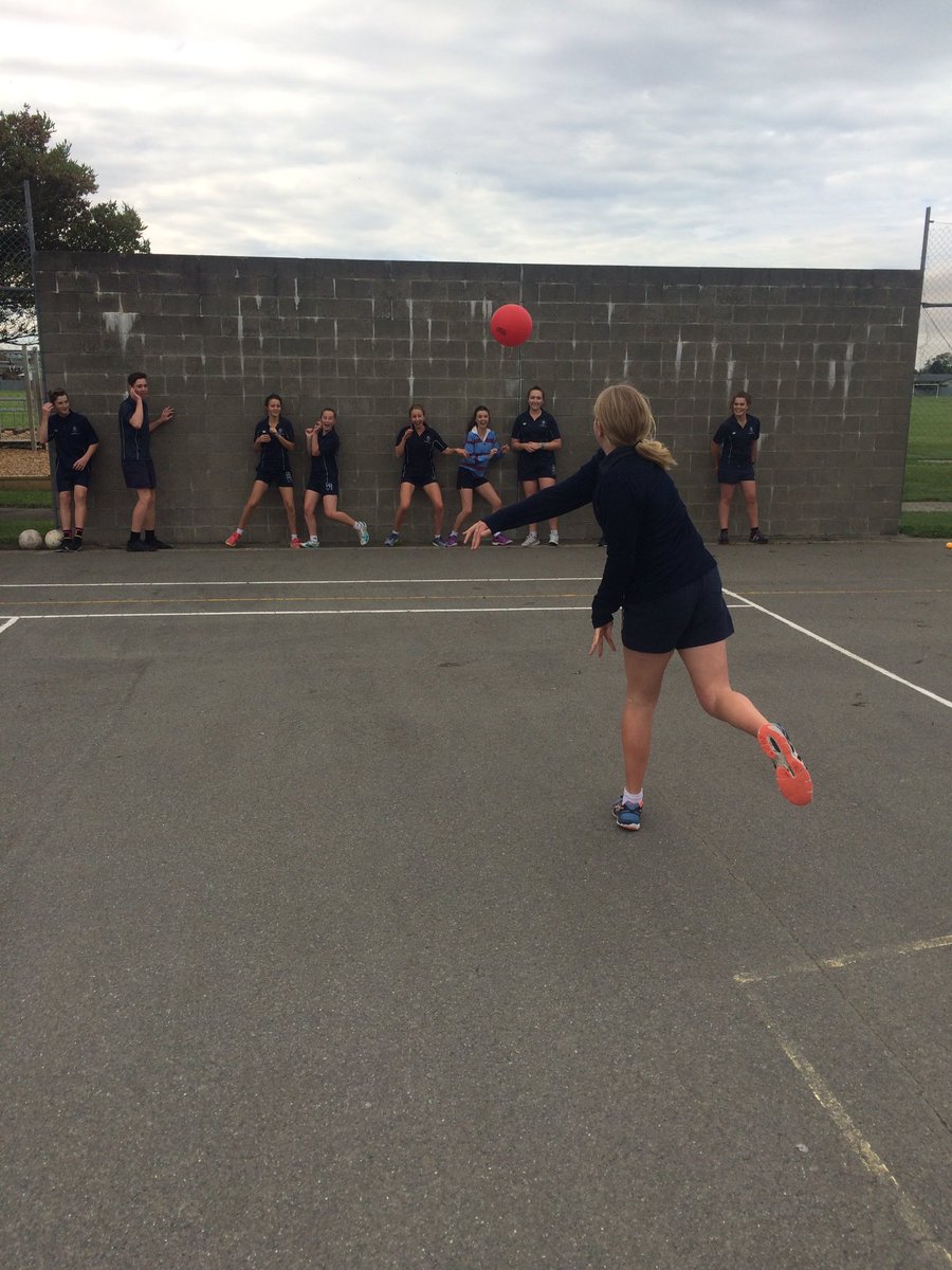 SForward15's tweet photo. Last day of term whahooo!!!
#oldschoolgames #simplebutfun #hitthem https://t.co/2sgDjjMEZA