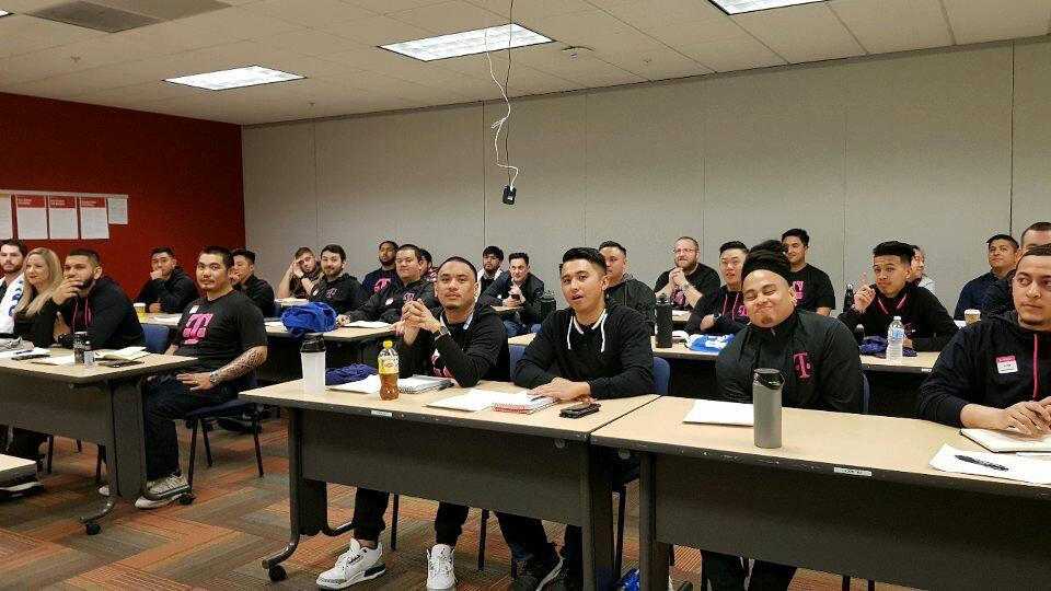 1samsungCares's tweet photo. @theSamsungSide  #FSMsundayfunday MIB @MobileOneBAY  TY for letting us training MobileOne. https://t.co/RMnjkE6Bsz