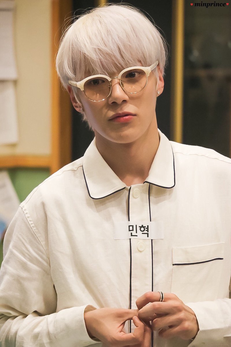 kpophairs's tweet photo. minhyuk; monsta x https://t.co/yJrZkmdDLx