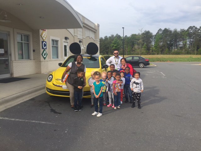 TheLearningExp's tweet photo. Our #TLECharlotte & #TLECharlotte2 schools had a "Truly" great time w/ @TrulyNolen talking about #insects! #bugginout #curriculumbased https://t.co/VOwJSoAwl4