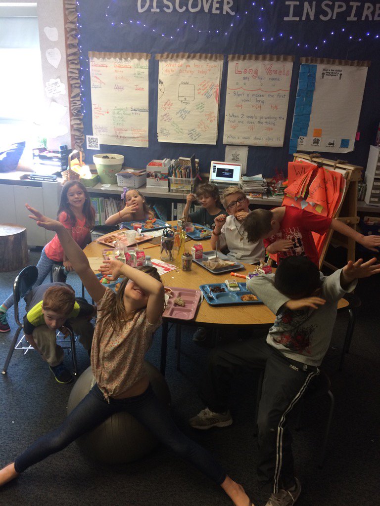 Renner1Jessie's tweet photo. Treasure box lunch bunch!  @FEShseIN https://t.co/04VQV0paLs