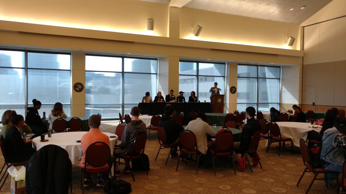 AnnaMLRHR's tweet photo. #5under35 panel discussion @CSU_Vikings @Viking_4_Life #CLEstateYAC #YoungProfessionals https://t.co/drUr8F5Gl7