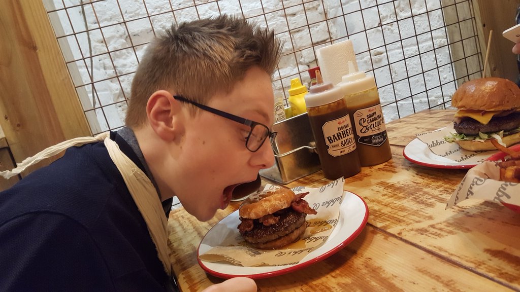 Watertap's tweet image. Burger, bacon, maple syrup and a doughnut #manfood