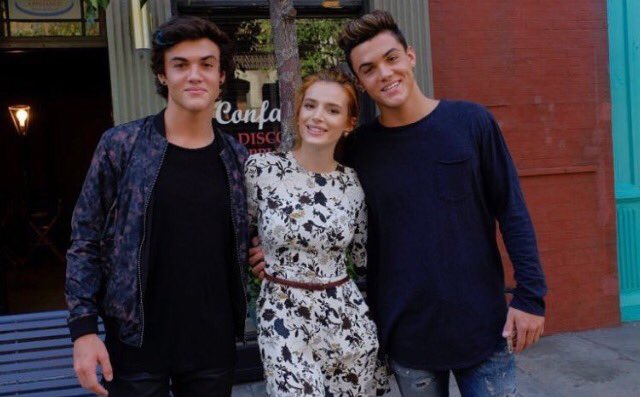 dolantwinsbr's tweet photo. Stills: Ethan e Grayson no episódio 1x03 da série "Famous In Love" da Freeform que estréia de 18/04! https://t.co/DaAAL436LW