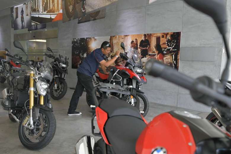 straits_times's tweet photo. Motorbike COE prices robust despite government probe https://t.co/ivB477wjLz https://t.co/7FYKJxbQrO