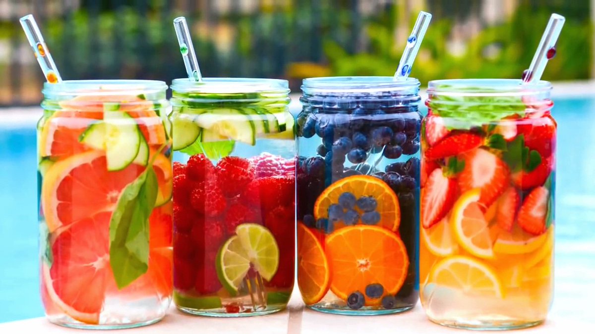 BAN_supps's tweet image. #WorkoutHack - Try putting some of your favorite fresh fruit in your water for some flavor!