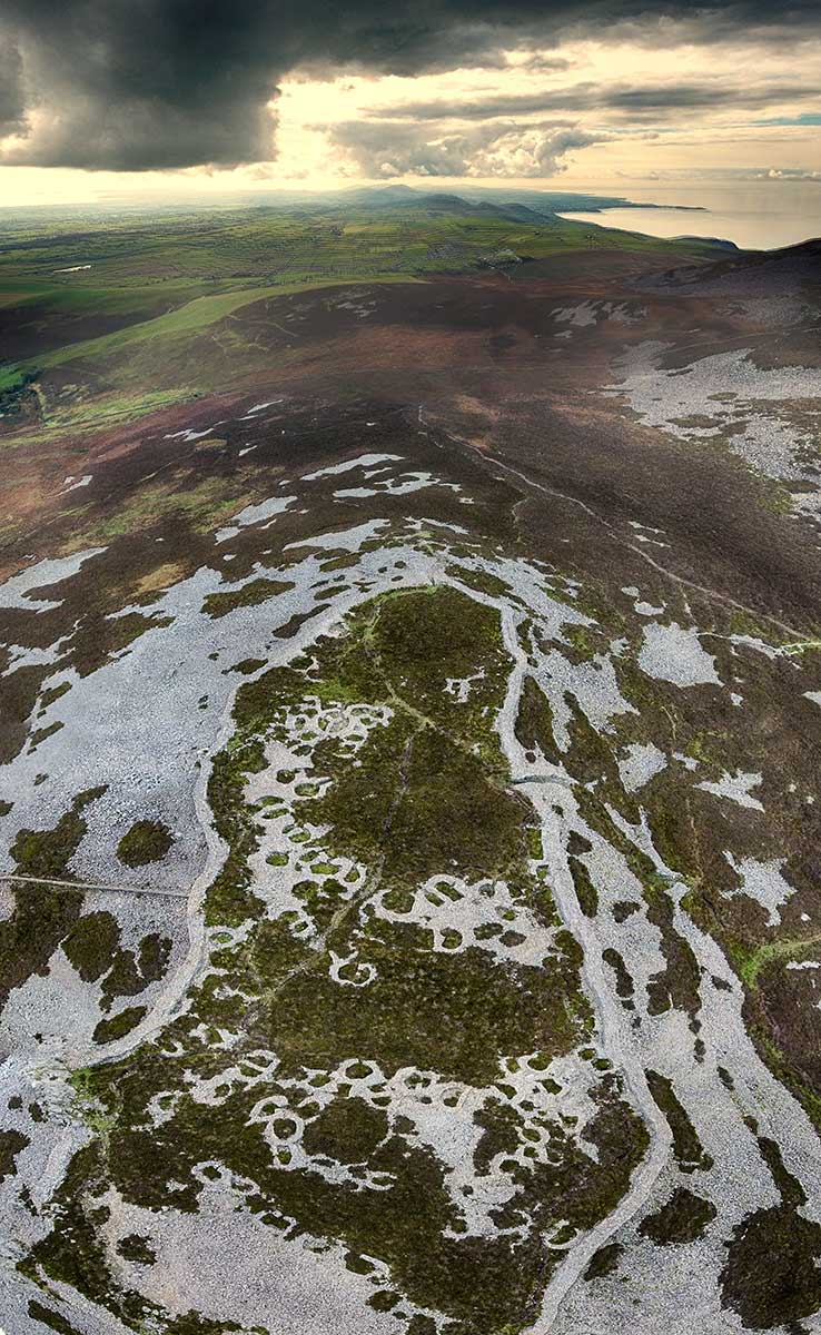PenrhynLlyn's tweet image. &apos;Cymydog da yw clawdd&apos; Tre Ceiri o&apos;r awyr x4 @RCAHMWales @WalesCoastPath @GwyneddArch #trefor #ceiri #Llithfaen #Gwynedd #Llŷn