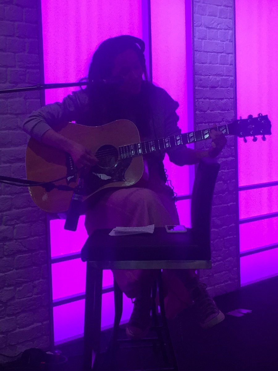 RogueGauci's tweet photo. @ladycatterley 's live version of Norwegian Wood was so lovely. #rustyscruff https://t.co/M9Cs8RjUL8