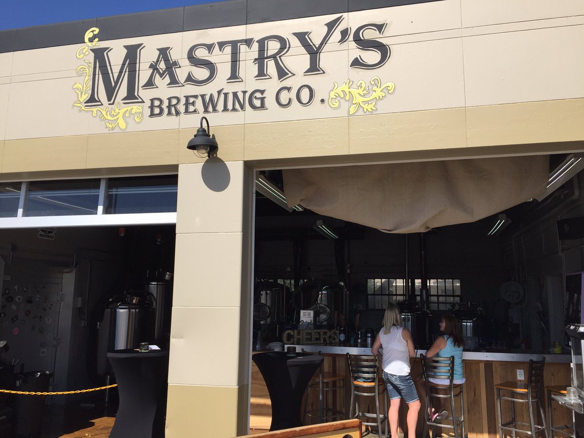 BigManBrewing's tweet photo. Cool spot, nice post beach pit stop @Mastrysbrewing #stpetebeach #craftbeer https://t.co/hhTl4g9o2c
