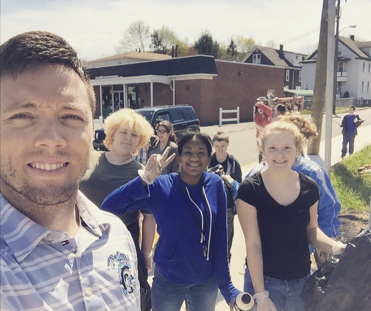 mr_wrabley's tweet photo. Everyday is a beautiful day to clean up our streets and take care of the places we live, learn, and play. Proud of our youth! #JMScares ♻️🚯 https://t.co/6WUZD1Dvti