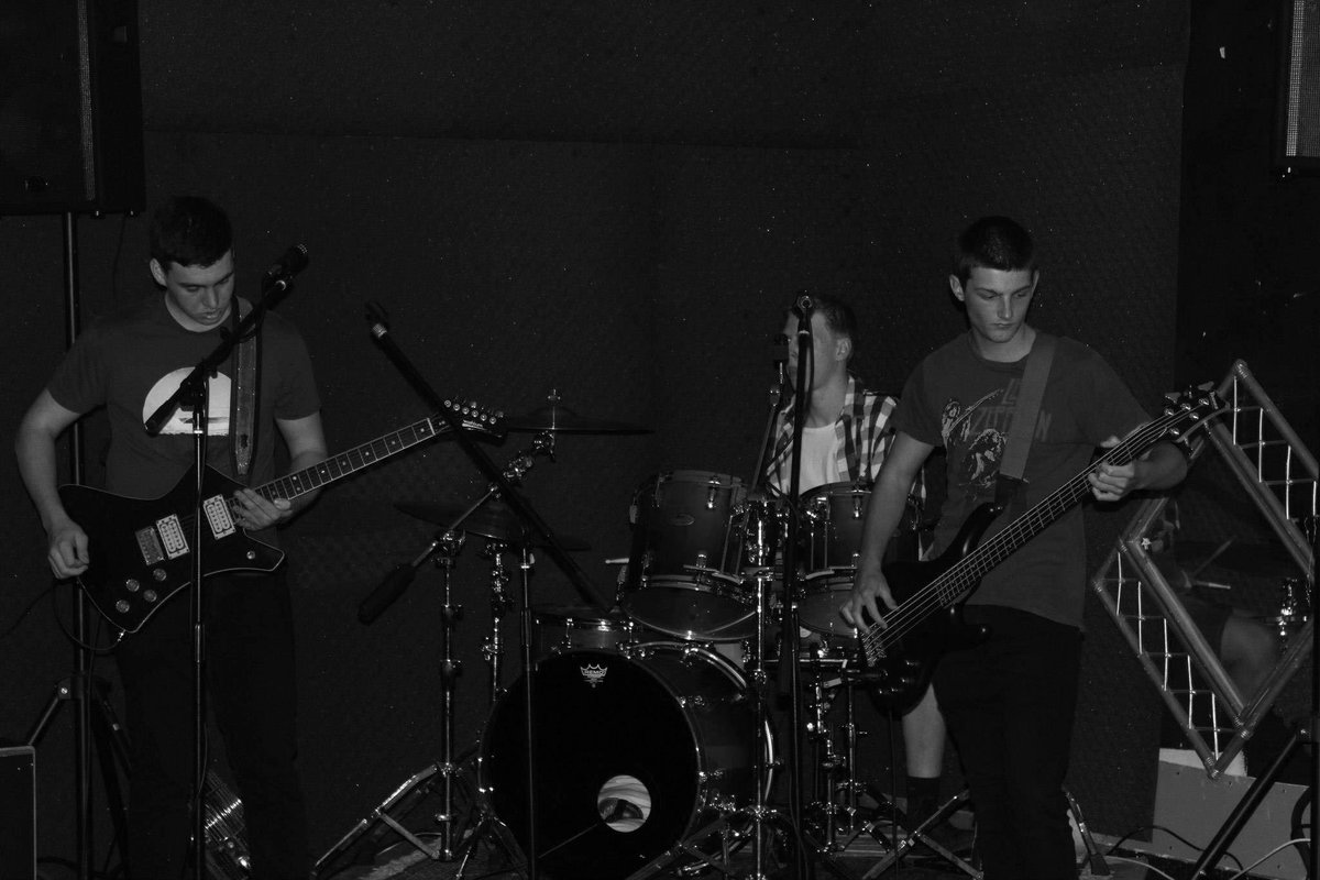 Meridian_Vibe's tweet photo. #TBT our first gig ever circa 2012 #Mix #Live #Music #NZ #goofy https://t.co/ZOaC7AJ2Oe