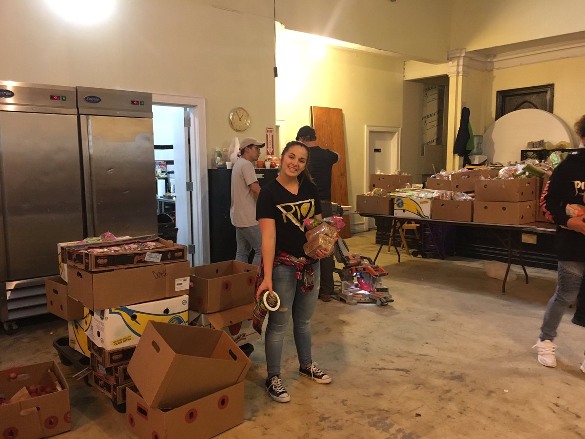 will_hutch's tweet photo. .@CollideSWFL missions team serving the people of New York with the love of Jesus. Back at home, @kylejackson1 speaking at Collide TONIGHT! https://t.co/5x5wjHut4W