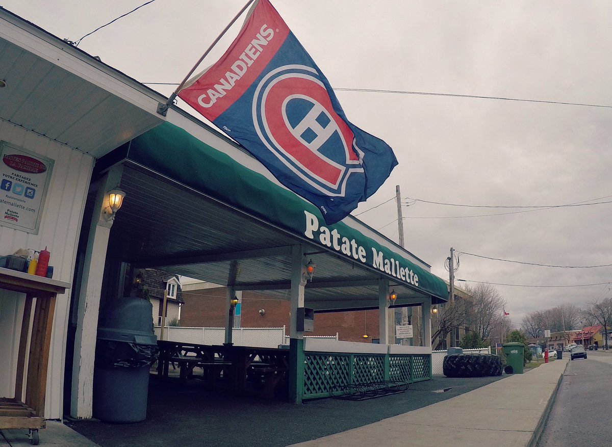 On a sorti notre drapeau et on est pas mal convaincu qu'il flottera jusqu'au mois de juin! #gohabsgo <a href="/CanadiensMTL/">Canadiens Montréal</a>