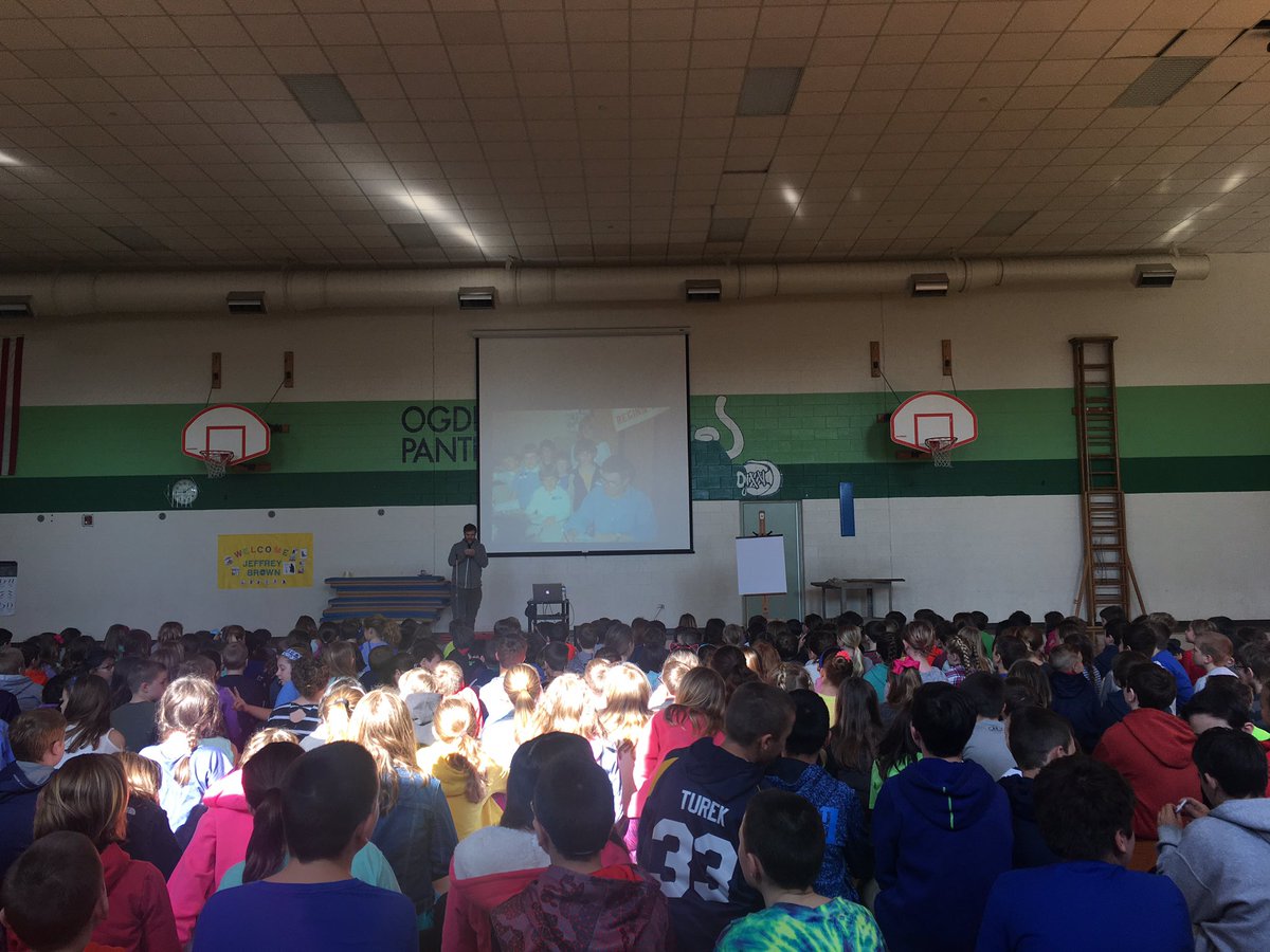 ogden4thgrade's tweet photo. .@jeffreybrownrq Thank for you for coming to talk to us today (and for making us laugh a lot)! We ❤️ your books! https://t.co/mgUcDyvy09