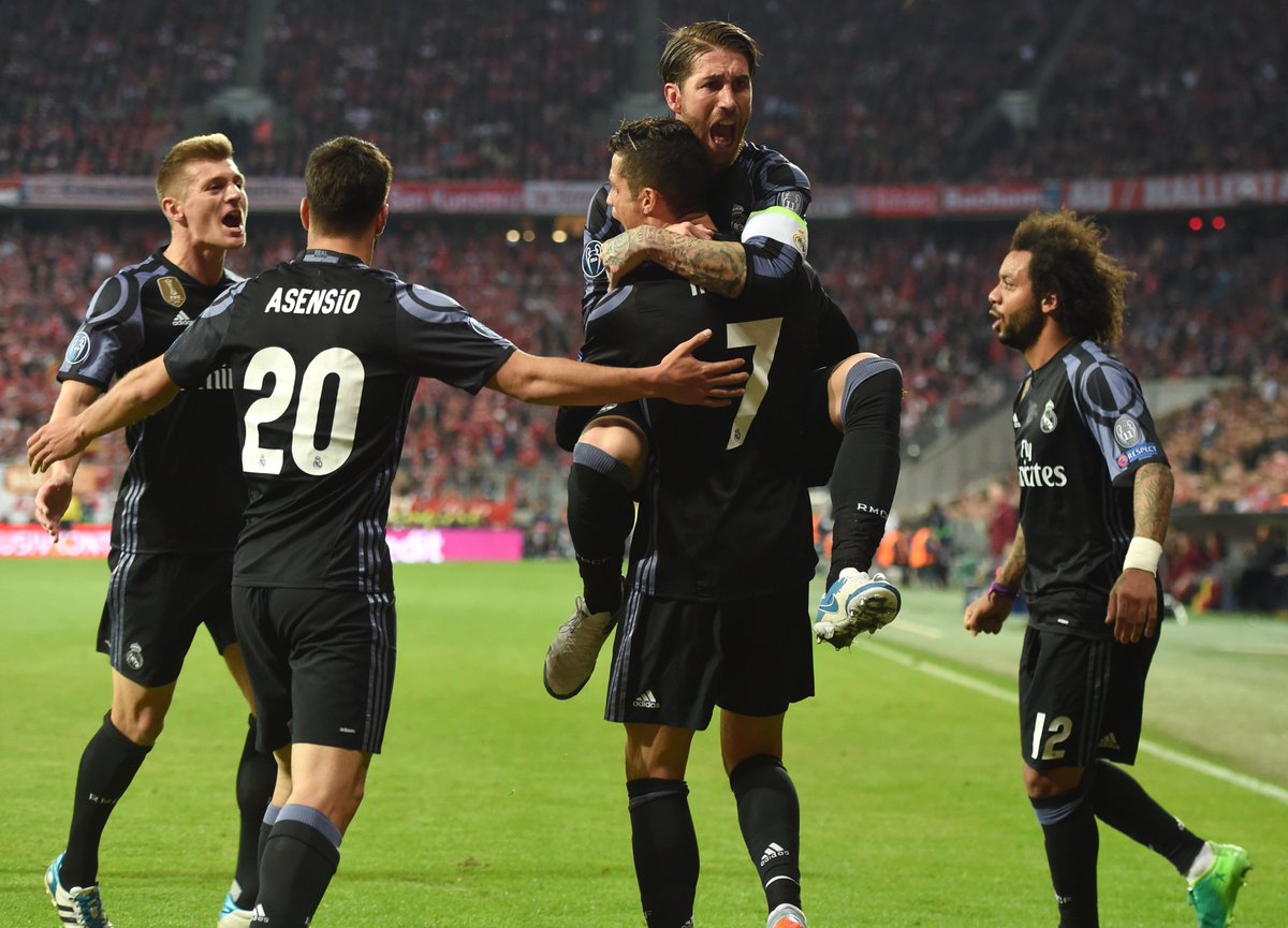 ChampionsLeague's tweet photo. Real Madrid's two-goal hero is mobbed by his team mates after his history-making double. #UCL https://t.co/xRbW8hgo3O