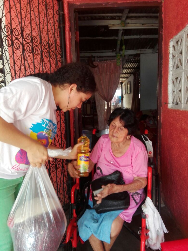 JS19JManagua's tweet photo. #AMORANICARAGUA Familias protagonista de Paquetes Alimenticios en el departamento de Managua https://t.co/v4dFKC6cEq