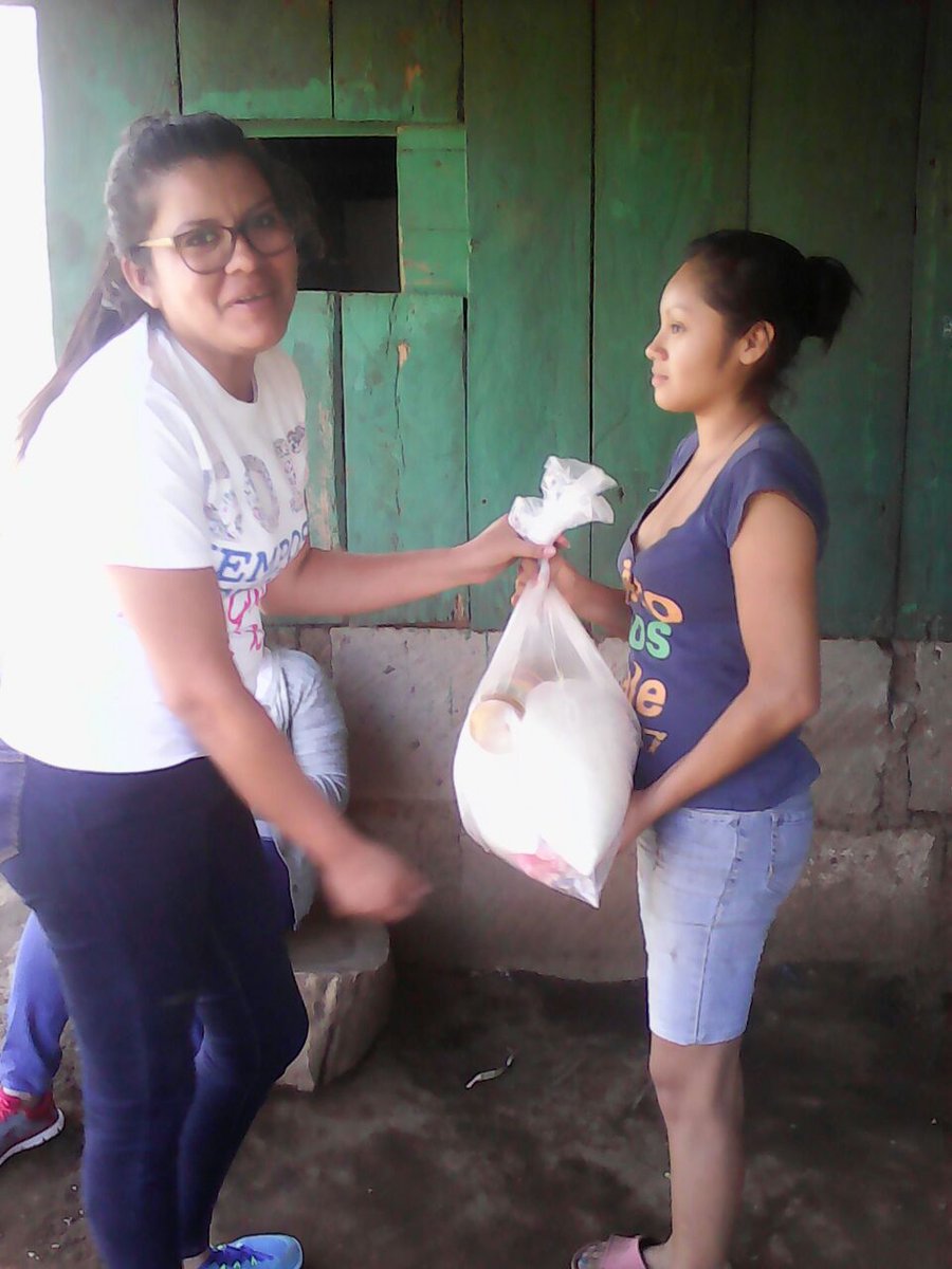 JS19JManagua's tweet photo. #AMORANICARAGUA Familias protagonista de Paquetes Alimenticios en el departamento de Managua https://t.co/v4dFKC6cEq