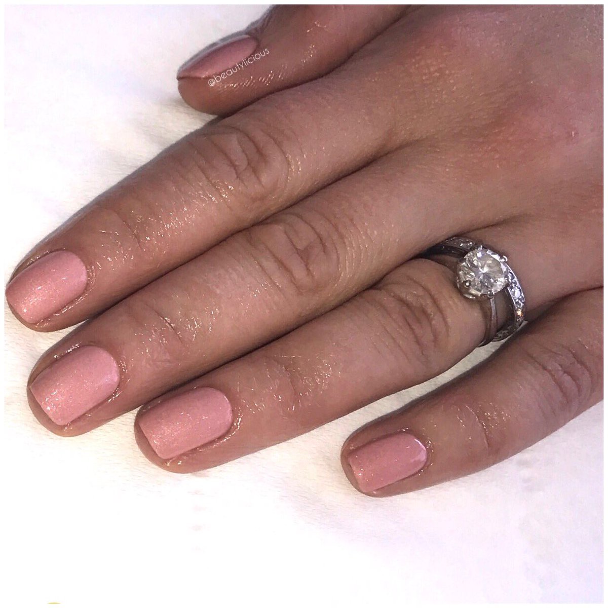 beautyliciouspb's tweet photo. Loving this pinky nude with shimmer 👌🏼🌸 #humiditea #opigelcolor #neworleanscollection 💅🏼 https://t.co/NL6rxz6ZUf