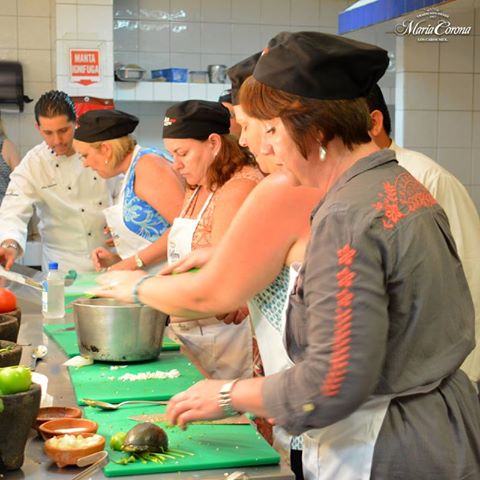 MariaCoronaRest's tweet photo. Learn new Mexican recipes taught by our talented chef, who will guide you through the journey of the #MexicanCuisine. #MaríaCorona #Mexico https://t.co/z0d98cvBYk