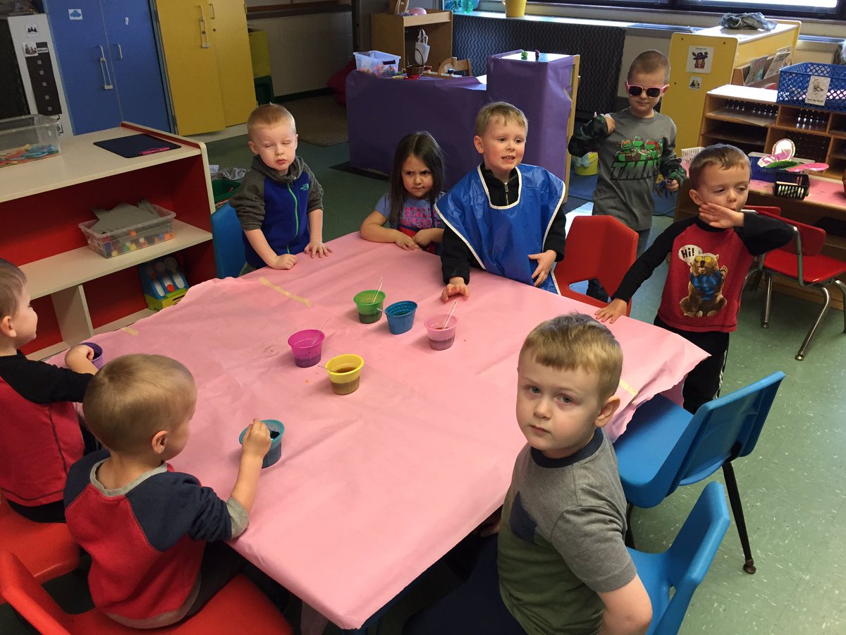 MissOley3's tweet photo. Coloring eggs and having some spring fun! #OnceACard #mentorpreschool https://t.co/NS7wRpePlP