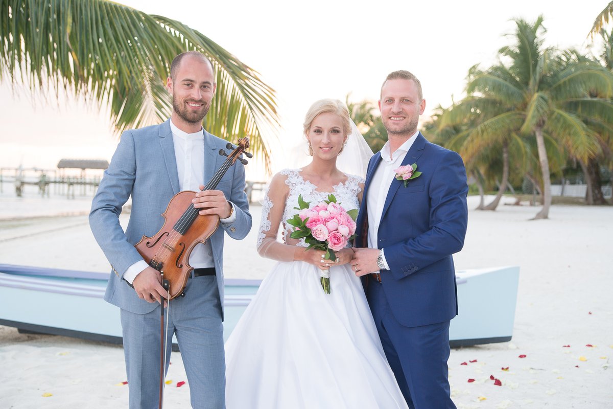 kiralartists's tweet image. A month ago I performed at this amazing #wedding in #Islamorada! Check out Jan's photos on his #wedingblog ln.is/com/x7rLB