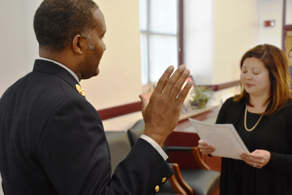 CityOfCincy's tweet photo. Congratulations to Assistant Fire Chief Roy Winston who was just sworn-in as Interim Fire Chief of @CincyFireEMS https://t.co/cWuKS8B0wW https://t.co/aBEJPdkEGm