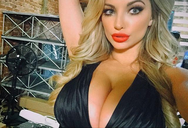 lugoburnett's tweet photo. My #WcW, the amazing and beautiful @LindseyPelas . the best of all! Hug from Venezuela https://t.co/diXn7iyjAJ
