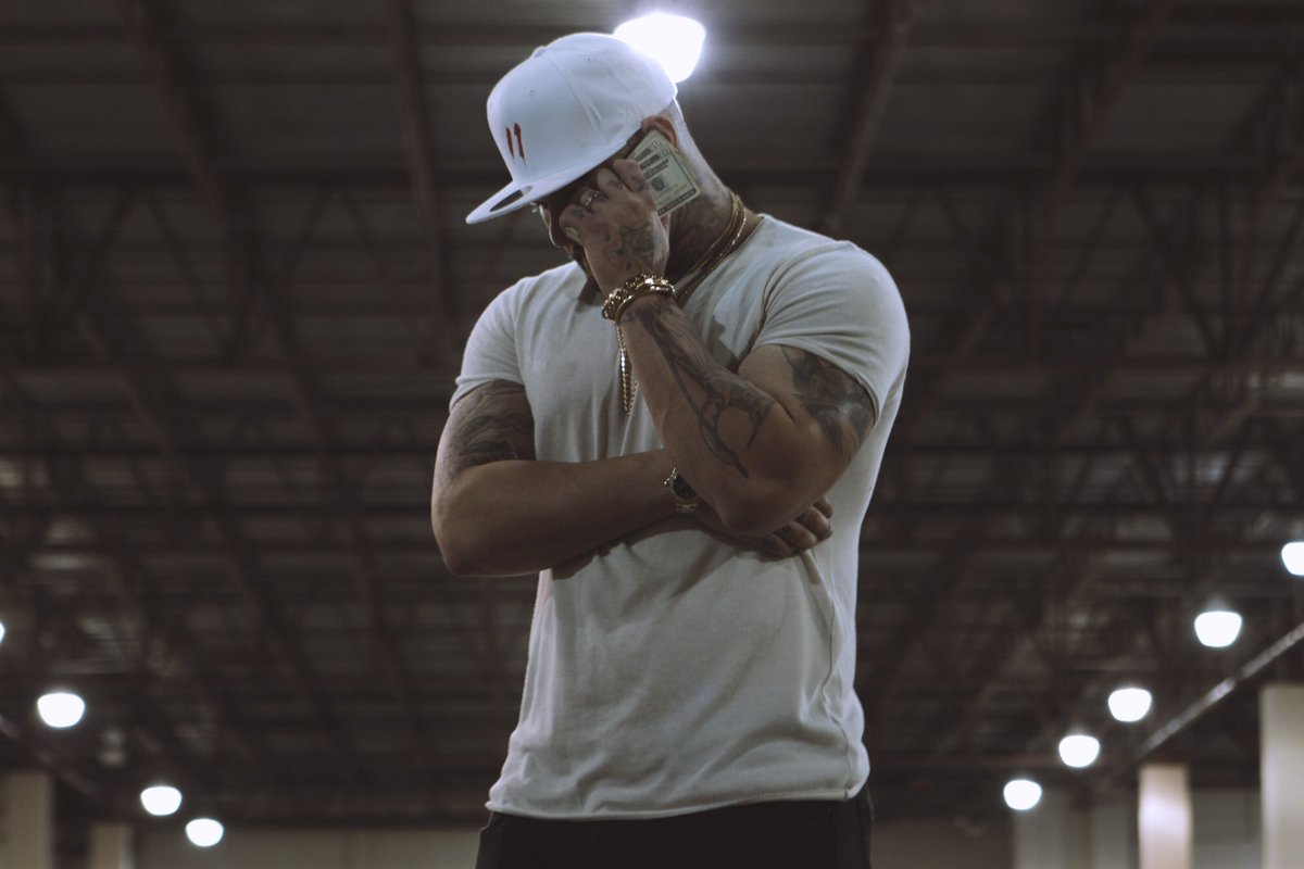 str8kash_007's tweet photo. Staydown til you come up https://t.co/pVUDEcUM0c