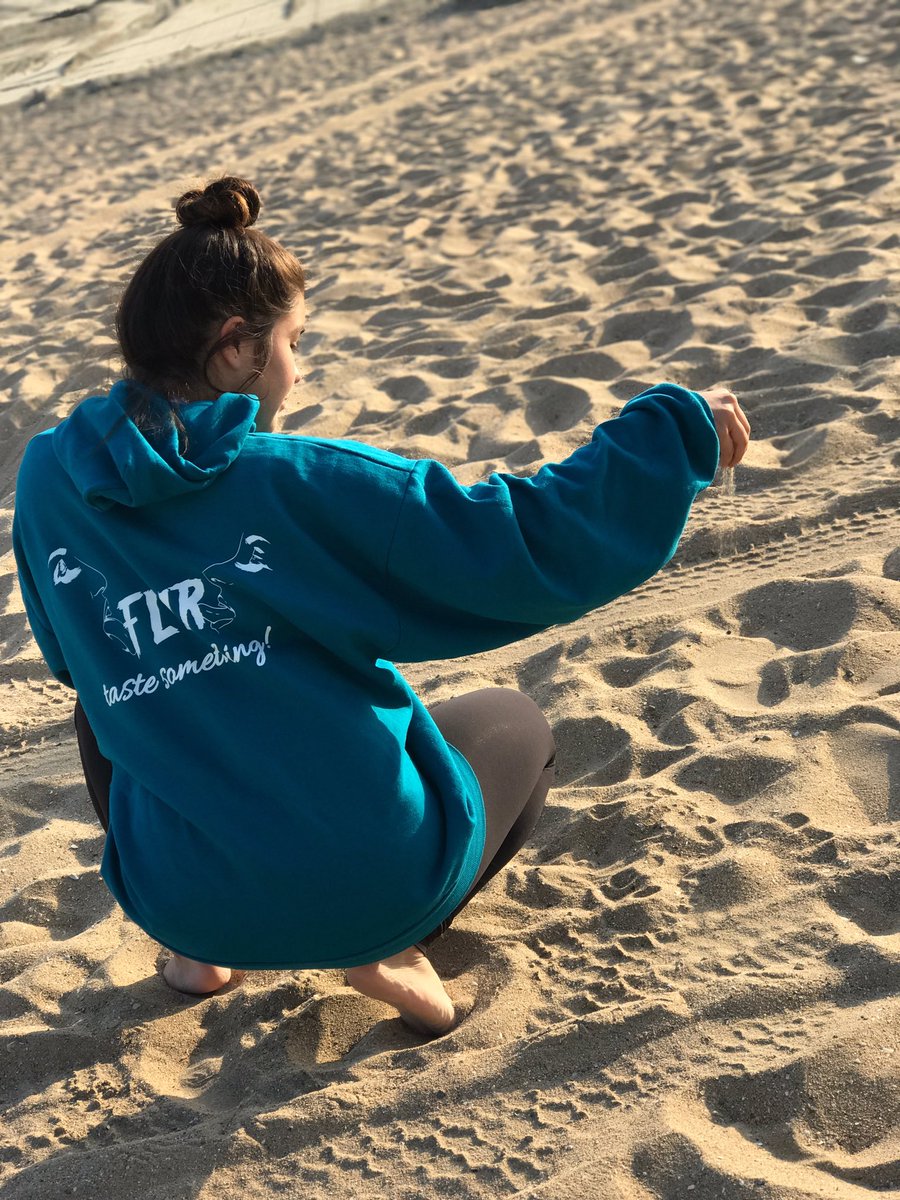 flvr_usa's tweet photo. FLVR at the beach ๐ #flvrusa #flvr #cozy #hoodies #springsummer #beachvibes #replv #702flvr https://t.co/QblXkoWyvU