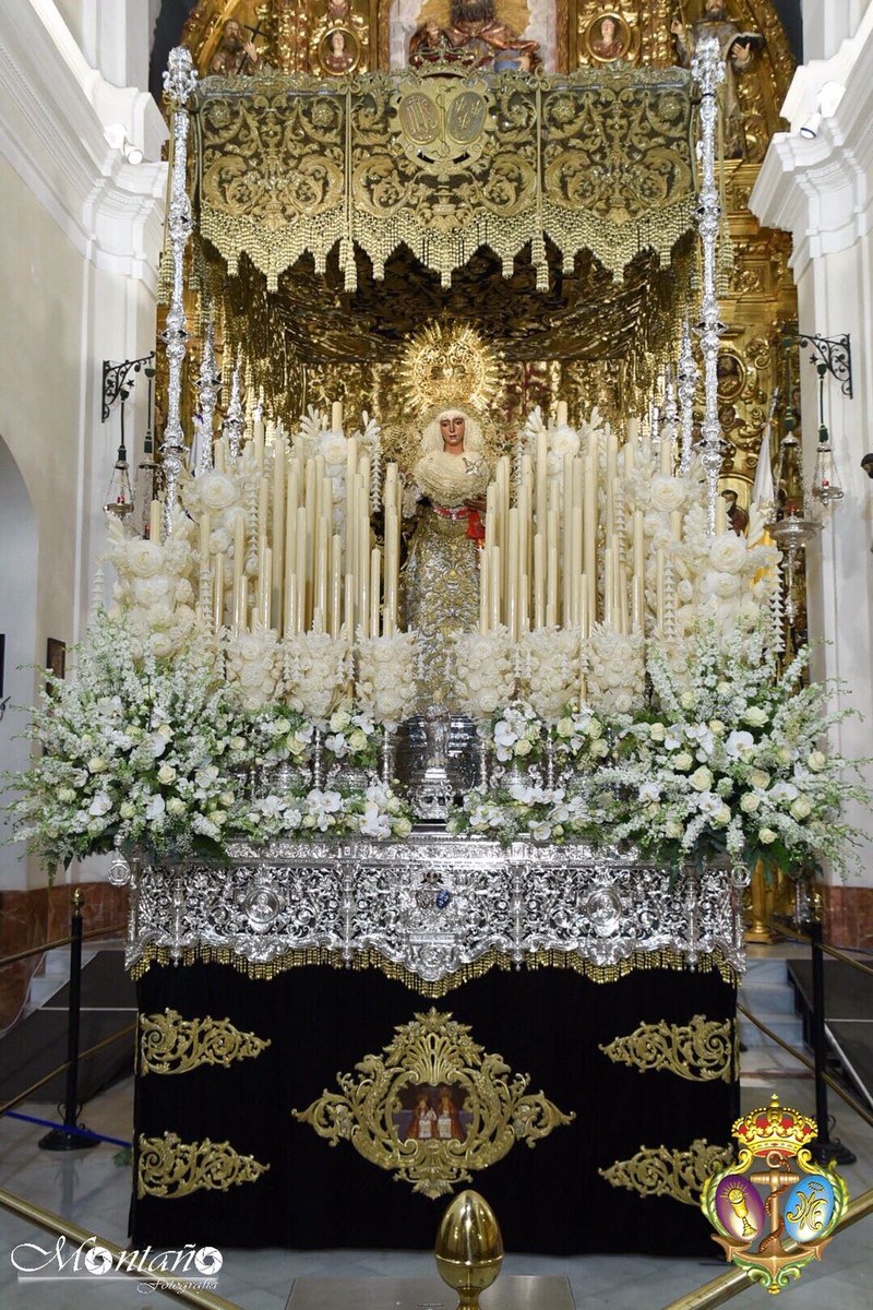 EspDeTriana's tweet image. El paso de la Stma. Virgen de la Esperanza ya luce con el exorno floral. #EsperanzaDeTriana #Madrugada2017