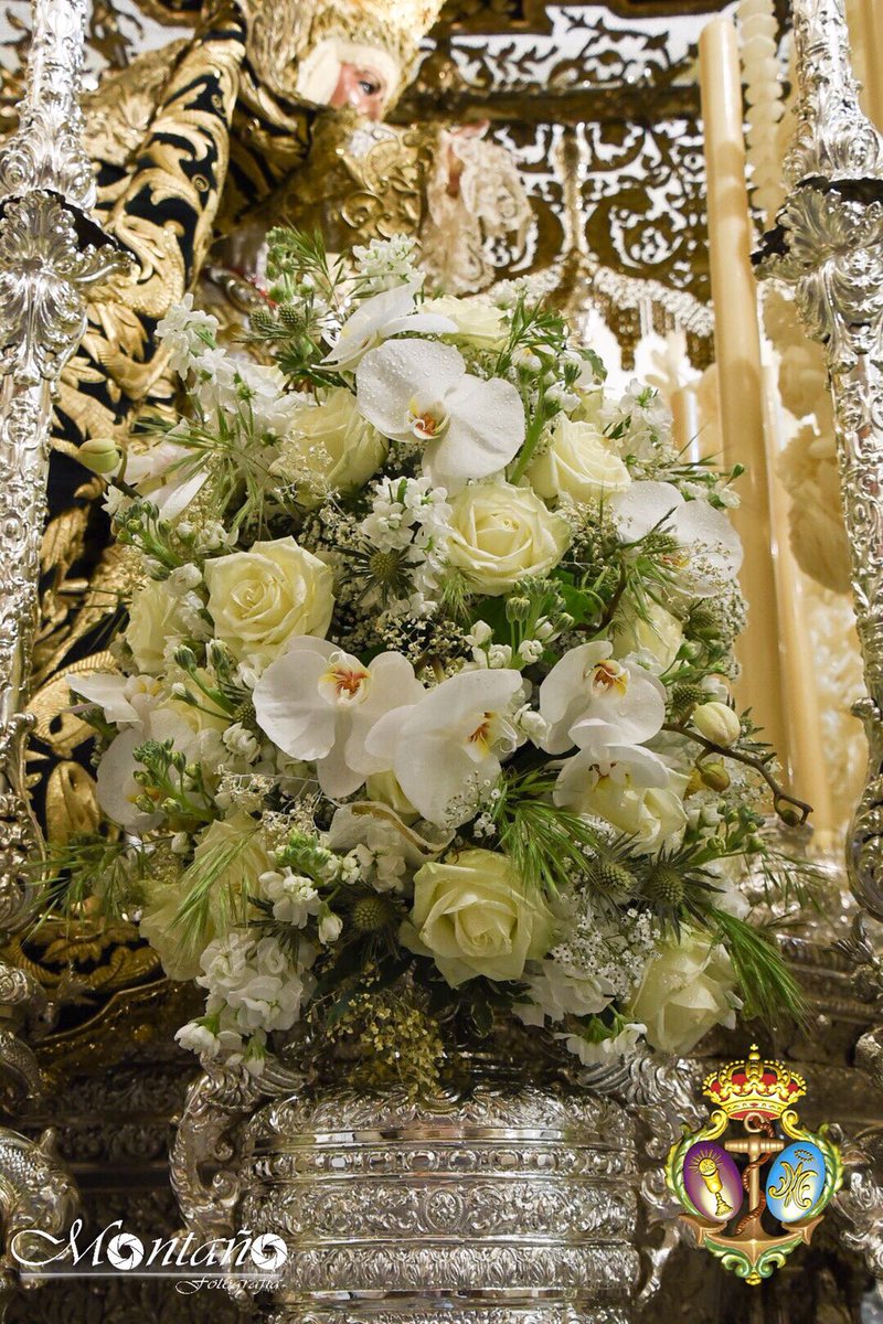 EspDeTriana's tweet image. El paso de la Stma. Virgen de la Esperanza ya luce con el exorno floral. #EsperanzaDeTriana #Madrugada2017