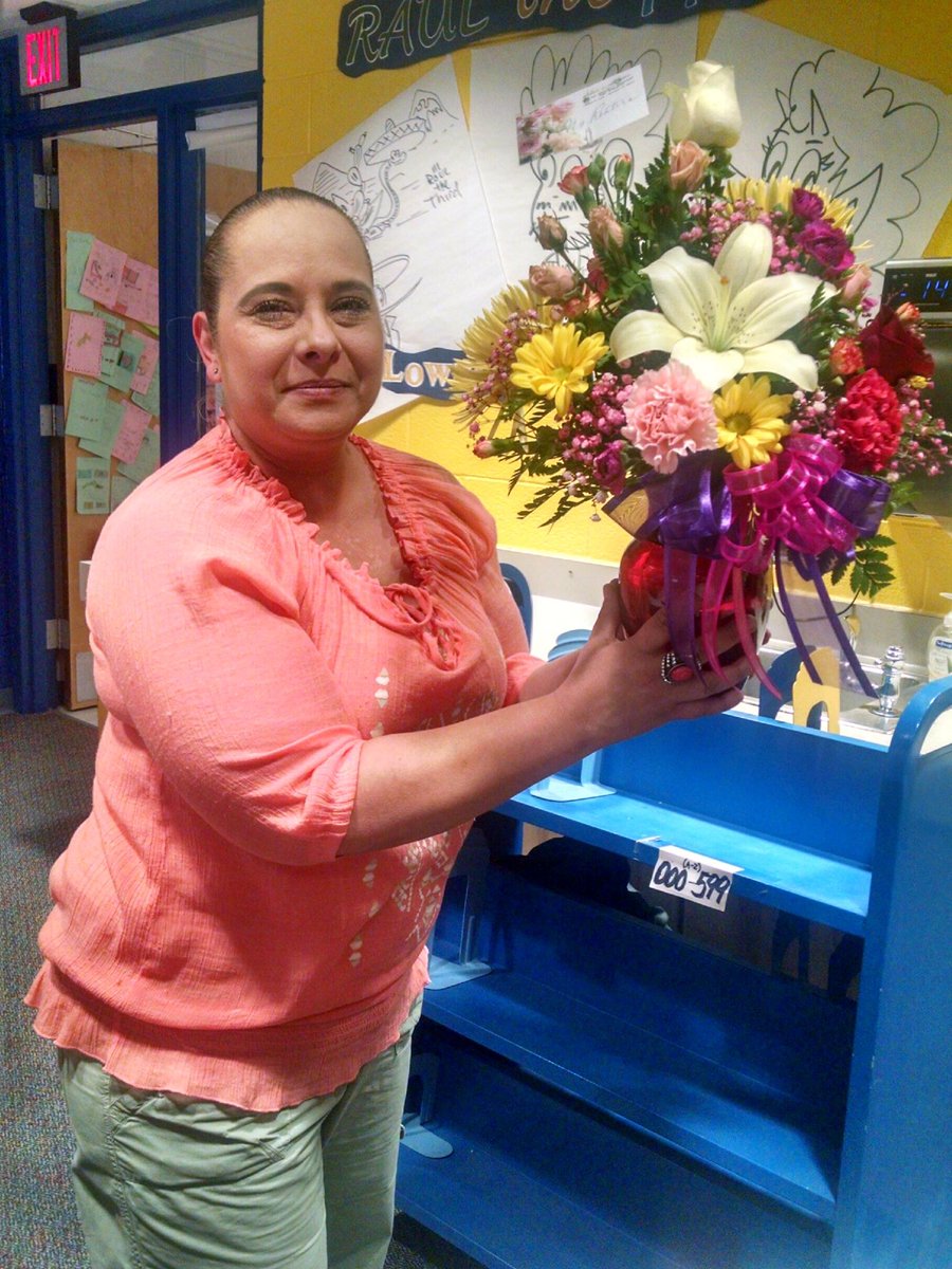 JMacias_CI's tweet image. Thank you Ms. Burdan and Ms. Renteria for all your hard work! #LibrarianAppreciationWeek