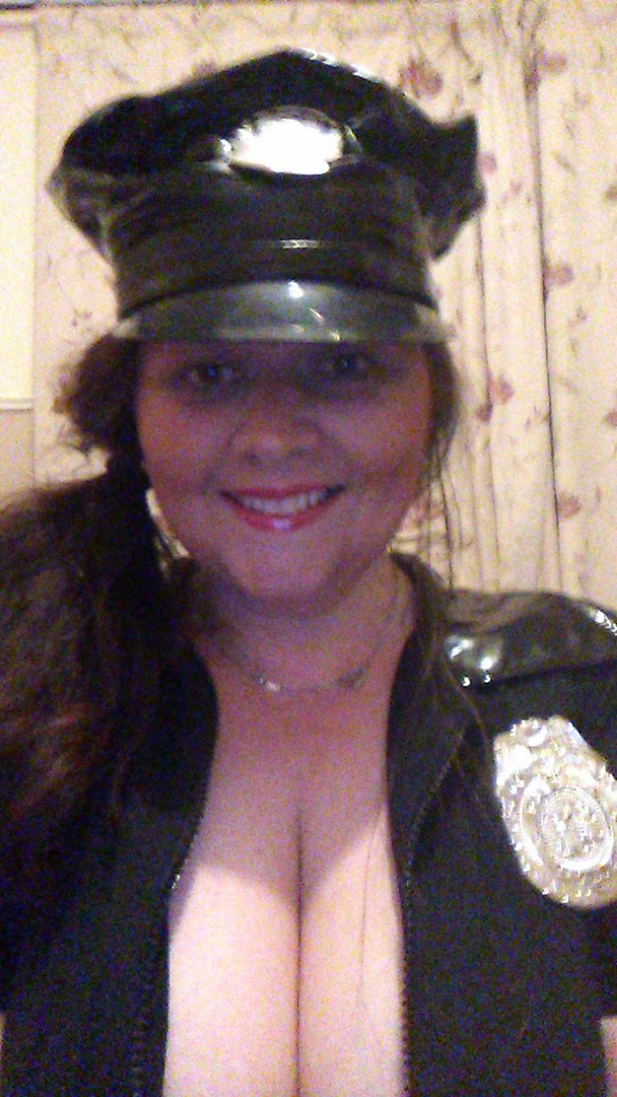 MsJuicyJules's tweet photo. View from cam tonight #kinkycop anyone up for some #interrogation @50_heaven @BritishBabesInc @MegaCamStars @RTPromo2 @FinDommes @RTpetboy https://t.co/NY39Z0nCXW