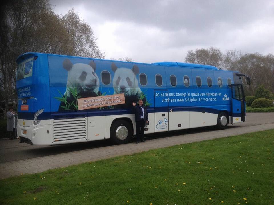 De hagelnieuwe #Panda bus van <a href="/KLM/">KLM</a> powered by #Oad gaat 2 keer per dag rijden van Nijmegen/Arnhem naar <a href="/Schiphol/">Amsterdam Airport Schiphol</a> klm.com/travel/nl_nl/p…