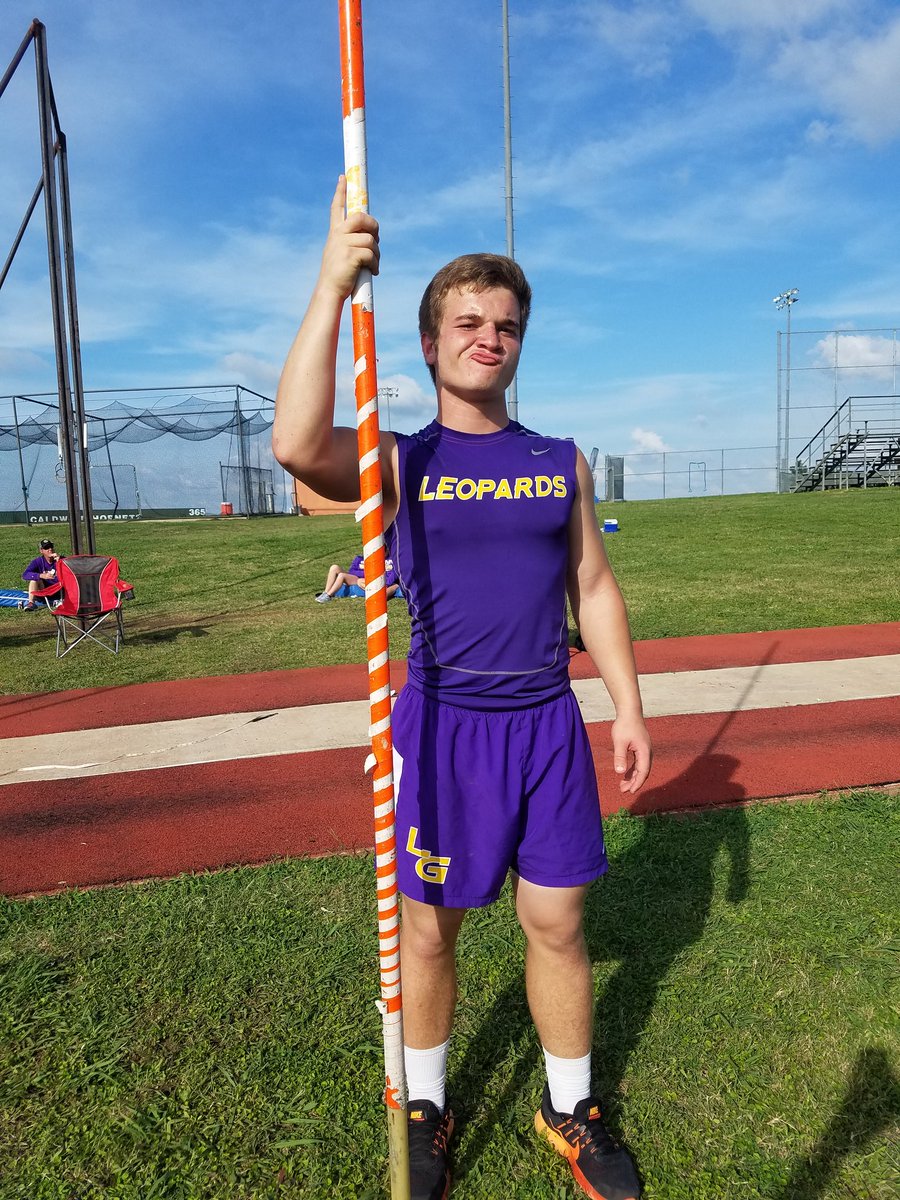 coachp_3cpa's tweet photo. Varsity 3rd place finisher in the Pole Vault
@TwitterlessTrentonMarshall
#flyinghigh #FeartheRod https://t.co/2HeKJgysCJ