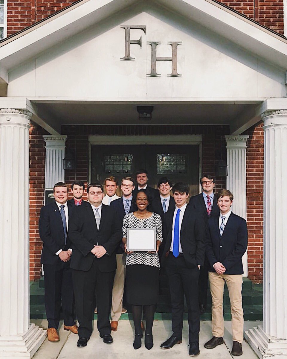uarkFarmHouse's tweet photo. Parice Bowser, the recipient of the Joan Skinner Memorial Award for women who gave their time, talents and love to better FarmHouse men. 💚💛 https://t.co/1uYcwlsgK3