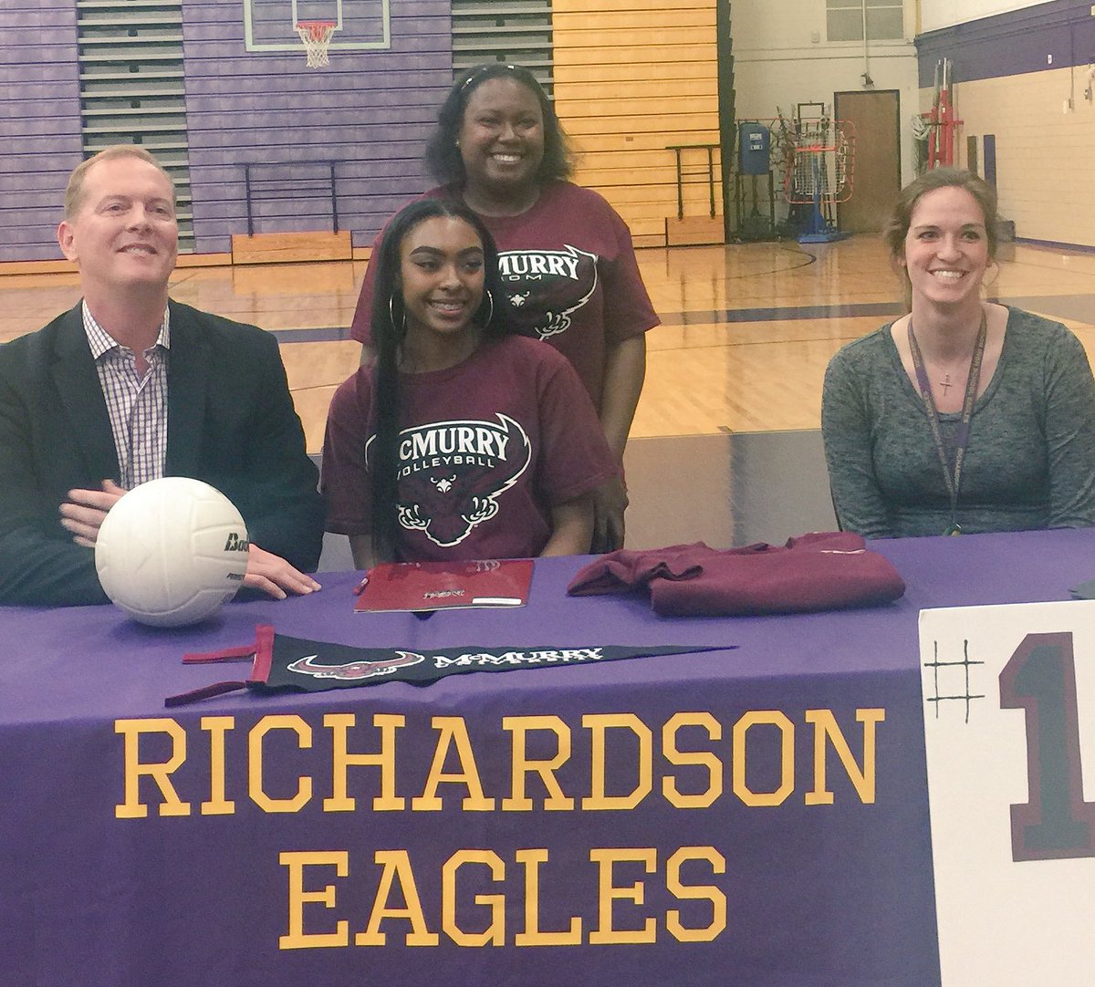 RHSVB_EAGLES's tweet photo. So proud of you, Verlyncia! #risdgreatness #hardworkpaysoff #33inchvertical #StayPurple https://t.co/XJod2j8FV5