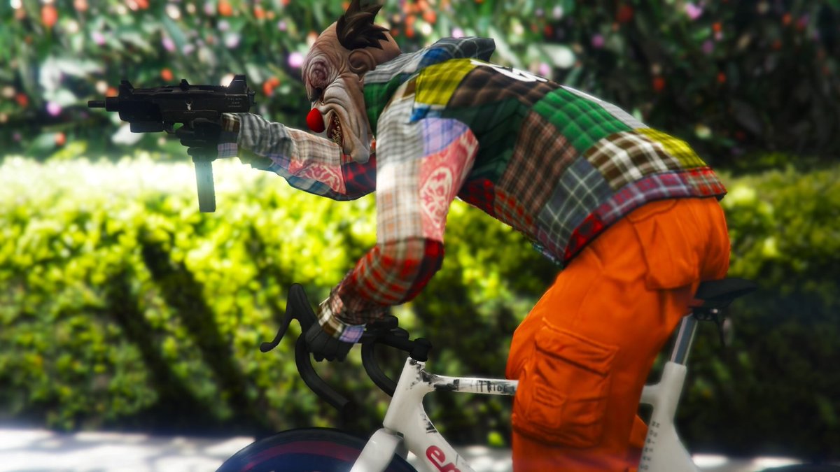 AllThatGames2's tweet photo. Rally round the family. Pocket full of shells.
@WaveformGaming 
@GamerRTer 
@ShoutGamers 
#GTAOnline #Clown #GTAPhotographers #ps4 https://t.co/Is7vqTNL9n