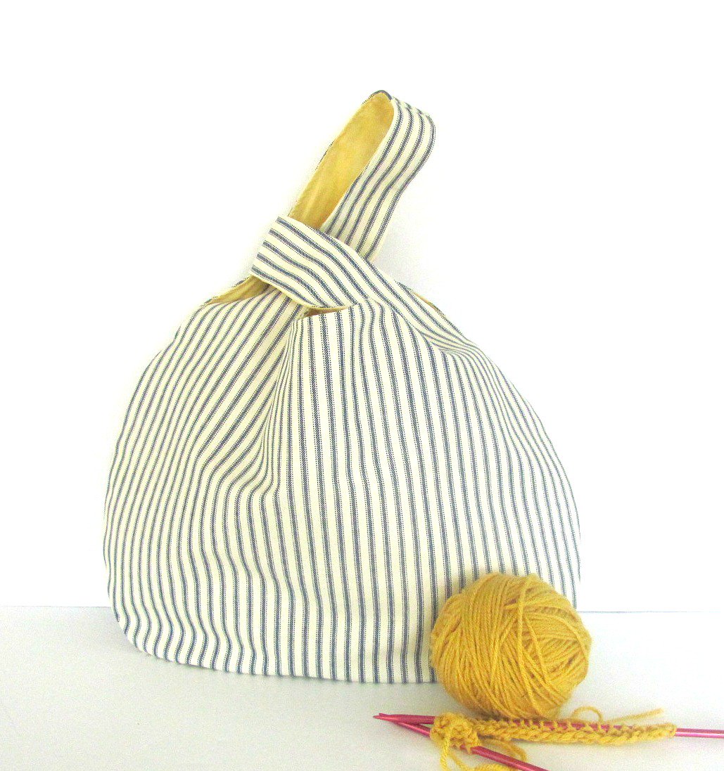 ovationstudio's tweet photo. Canvas navy cream stripe ticking wrist bag, knitting or diaper bag https://t.co/wqRtDzU8Z6 #ovationstudio #Etsy #crochet #projectbag #knit https://t.co/xt2atawxJ8