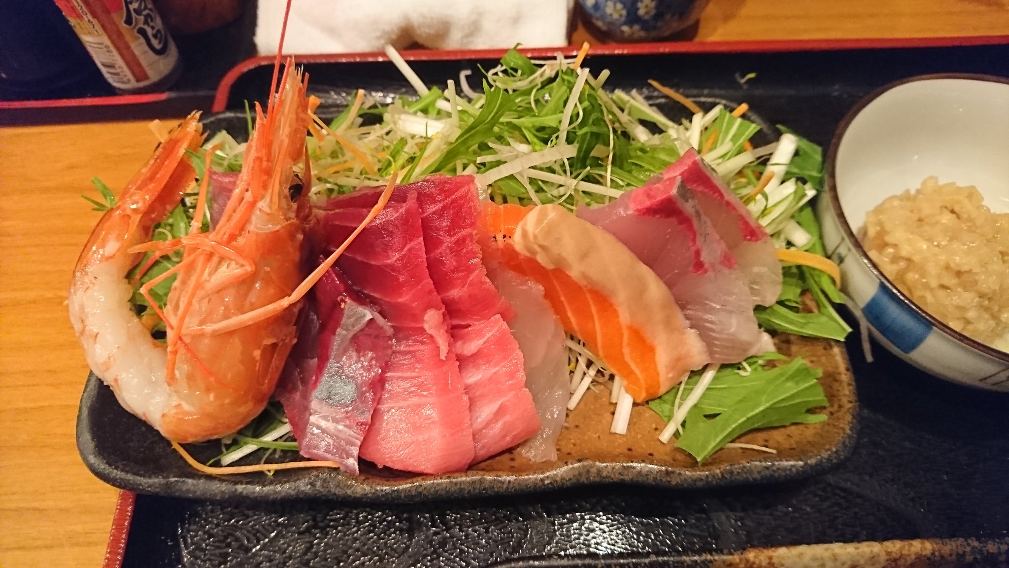 ブゥ 漁師料理九絵 大岡山 なめろう付き九絵定食 刺身は大ぶりでプリップリ まぐろは本鮪 なめろうは生姜とネギたっぷり 煮 魚が超絶うめええええ 飯がススムススム 付け合わせの青菜や卵焼きもレベル高い もちろんご飯おかわりして ごちそうさま