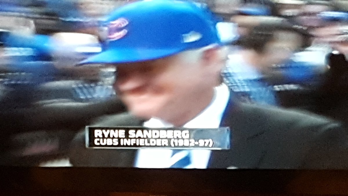 whitloli28's tweet image. my baseball idol growing up!  #Sandberg #Ryno happy to see him finally get a ring!👏 #2base #secondbase #baseball #cubs ❤⚾🔵🐻