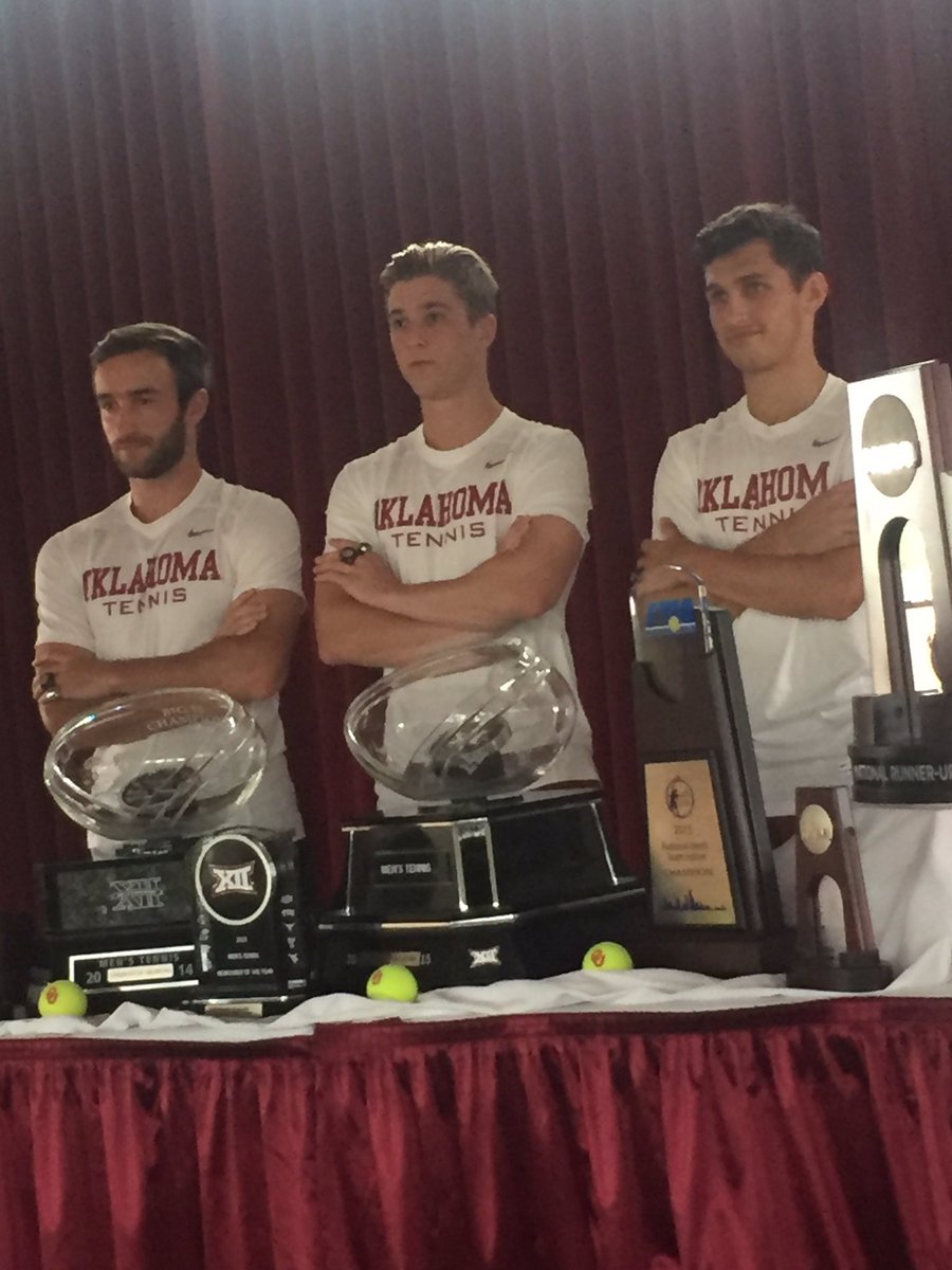 SeminoleAlford's tweet image. 🏆 🏆 🏆 Outdoor Natty appearances
🏆 🏆 @Big12Conference Ships
🏆 Indoor Natty 
🏵Countless individual titles
📕 +3.0 GPA
💯 people 
#soonerproud