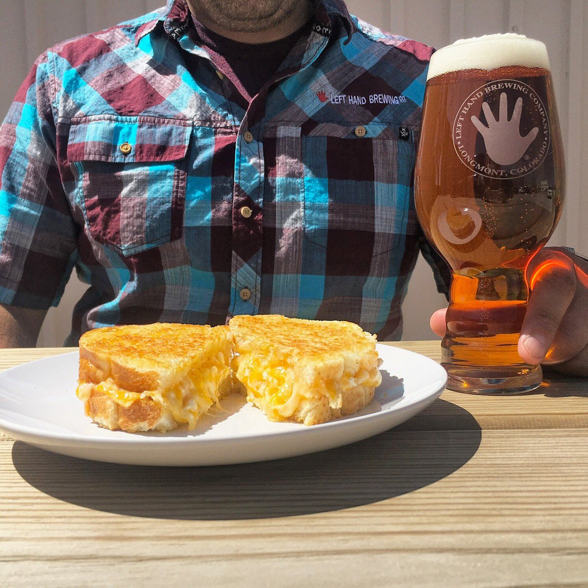 Looking for a great pairing to celebrate #NationalGrilledCheeseDay? We say Extrovert IPA complements cheesey perfection.