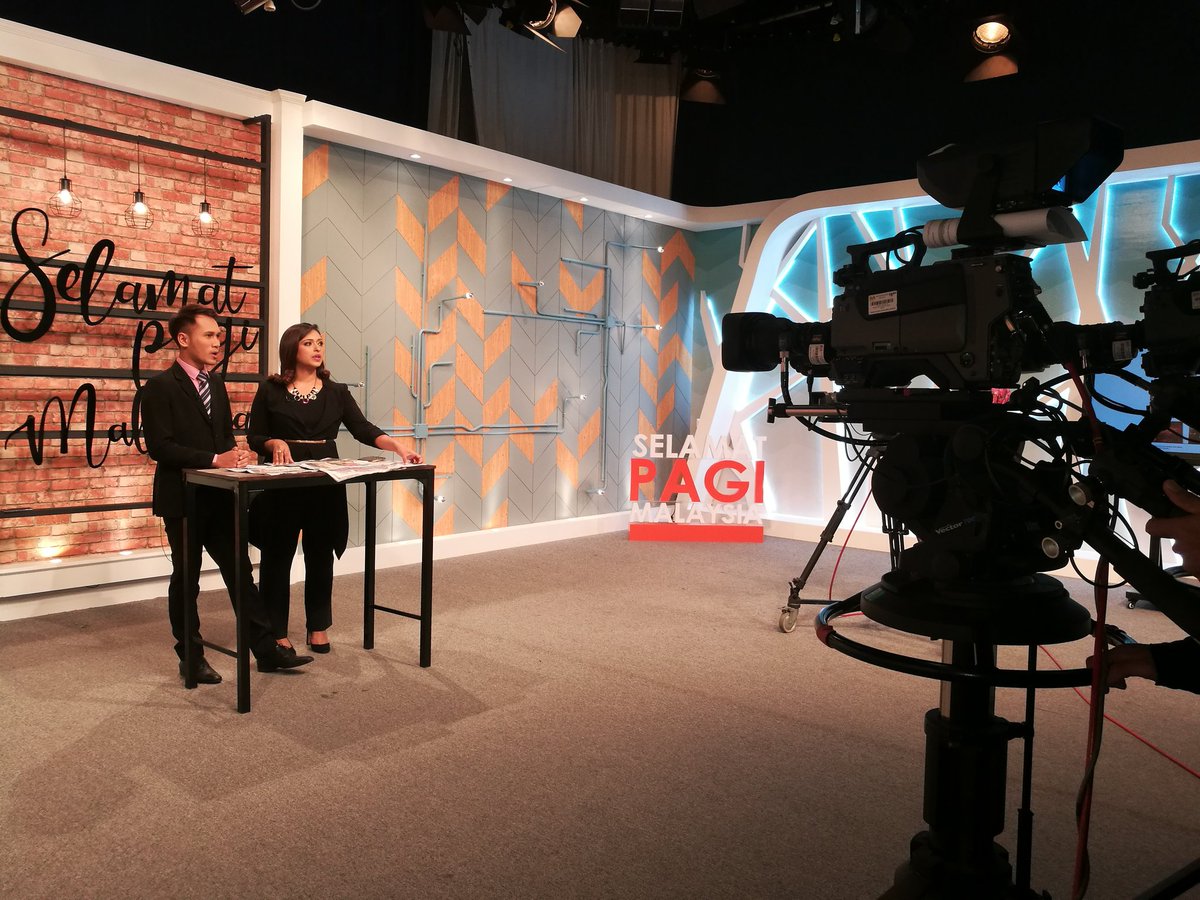tldm_rasmi's tweet photo. Saksikan Wawancara Khas Sambutan #HariTLDM ke-83 menerusi #RTM1 #SP1M @RTM_Malaysia bersama TS @mykamarul jam 8.07pg ini (13 Apr 17) https://t.co/FWeDuwtuuR