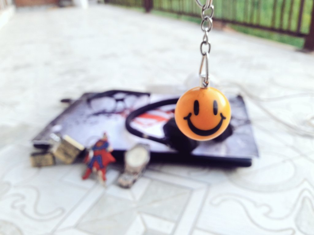 Deepakgargshrma's tweet photo. Always #keep #Smile 😳😊😊😊😊
#Gadget #india @Moto_Support @Zippo @superman #keys #sony #headfones😅😅✌✌✌ https://t.co/DjyXsz4W1f