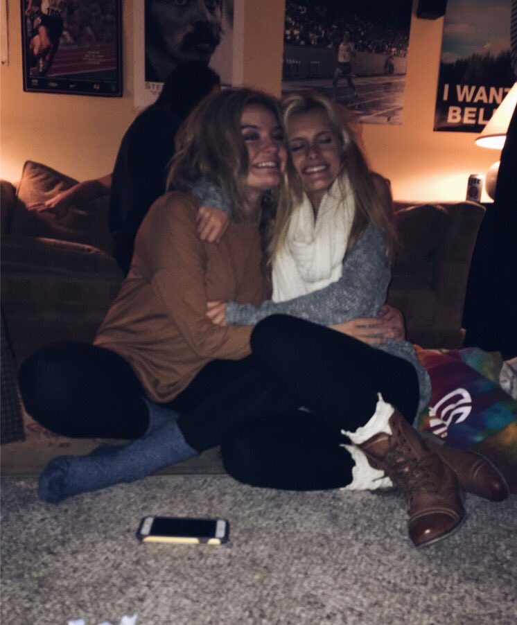 marissaanzalone's tweet photo. happy birthday to one of my fav people @emmy_graves !!! Love you sm can't wait to see you soon💘😍😊💙🎉 https://t.co/PzFeL48wJ9