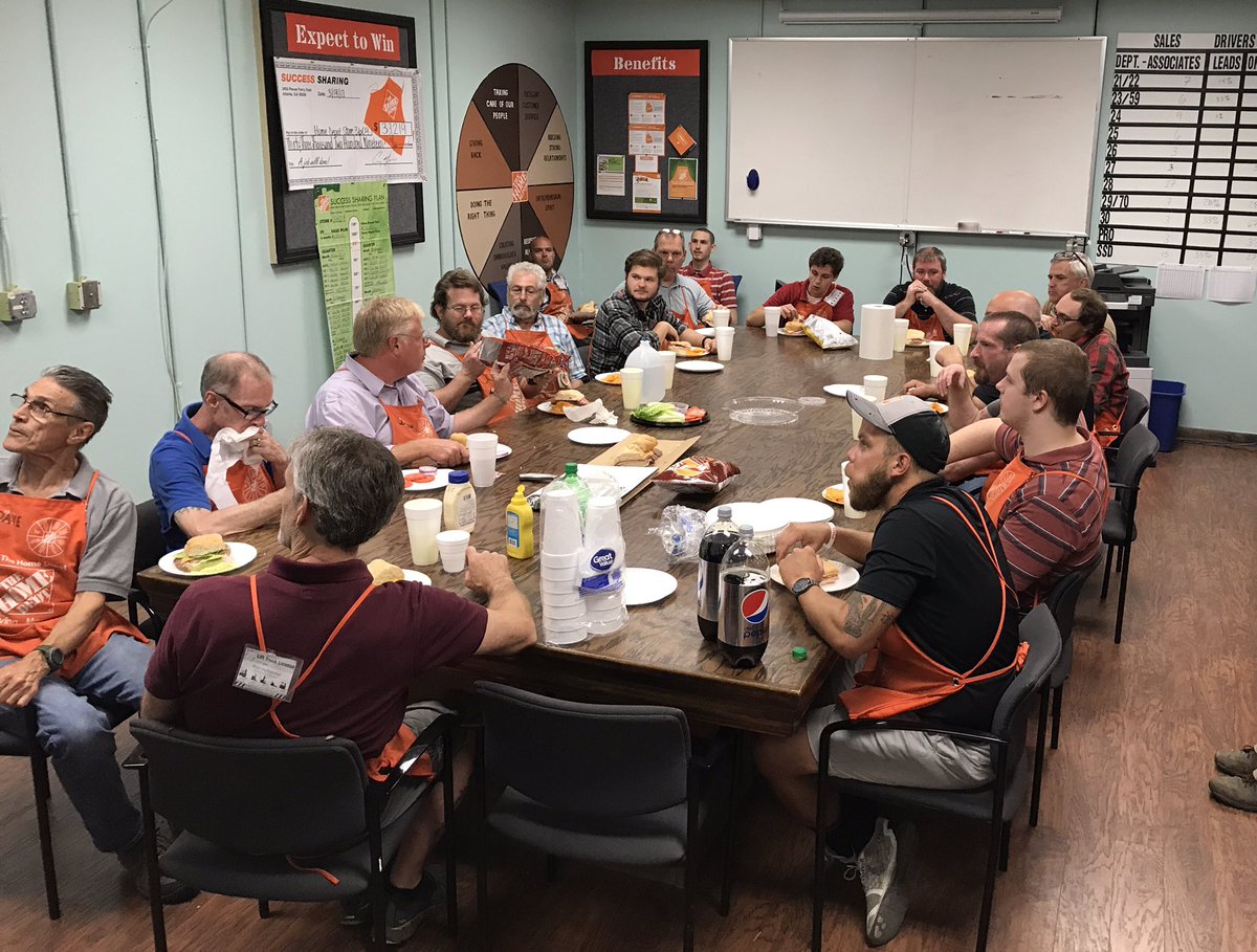 RichRiceTHD's tweet image. #latenightsamepage #3609freighteamrocks  #orangepromise #bestteamever @JacobRobertsTHD @mebratt4thd @akg3953